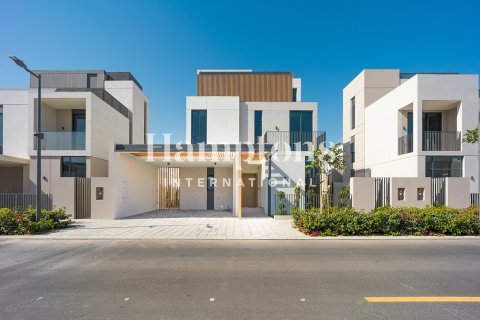 Villa in Arabian Ranches 3, Dubai 4 bedrooms, 447.99963369 sq.m. № 94504 - photo 7