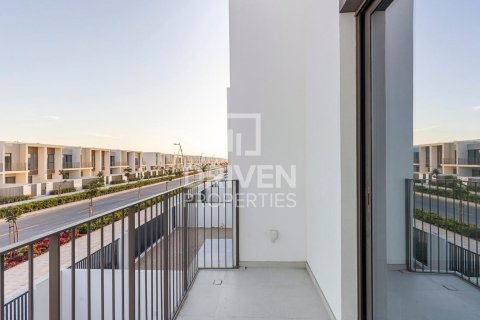 Купить виллу в The Valley, Дубай: 3 спальни, 174м², № 87091 - фото 25