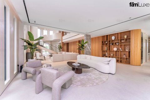 Villa en Dubai, 5 dormitorios, 711.6 m², № 97811 - foto 2