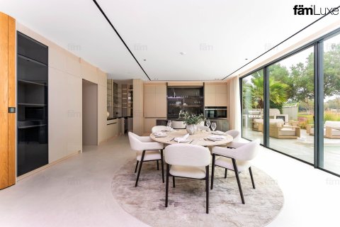 Villa en Dubai, 5 dormitorios, 711.6 m², № 97811 - foto 5
