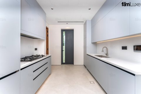 Villa en Dubai, 5 dormitorios, 711.6 m², № 97811 - foto 8