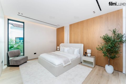 Villa en Dubai, 5 dormitorios, 711.6 m², № 97811 - foto 24