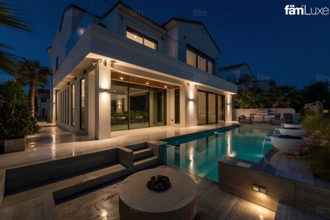 Villa en Dubai, 5 dormitorios, 711.6 m², № 97811 - foto 30