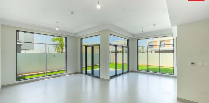 Villa in Dubai 4 bedrooms, 335.1 sq.m. № 59659