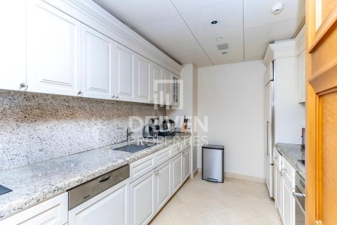 Apartment in Downtown Dubai (Downtown Burj Dubai), Dubai 2 bedrooms, 152.27 sq.m. № 135868 - photo 4
