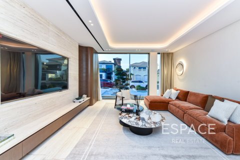 Villa in Palm Jumeirah, Dubai 5 bedrooms, 557 sq.m. № 61909 - photo 4