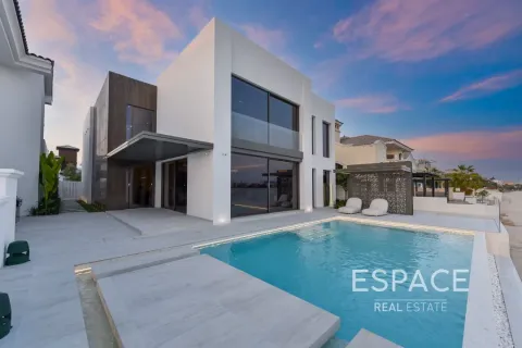 Villa in Palm Jumeirah, Dubai 5 bedrooms, 557 sq.m. № 61909 - photo 1