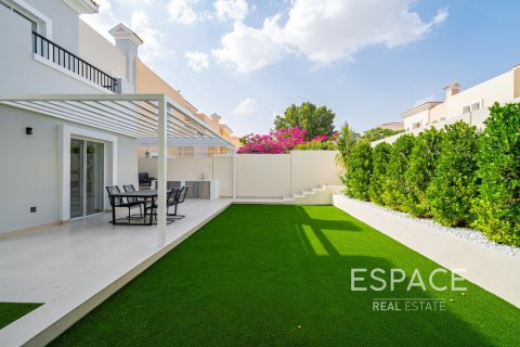 Villa in Arabian Ranches, Dubai 3 bedrooms, 223 sq.m. № 61904 - photo 19
