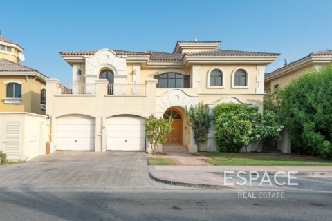 Villa in Palm Jumeirah, Dubai 5 bedrooms, 496 sq.m. № 61905 - photo 1