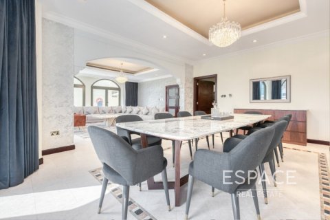 Villa in Palm Jumeirah, Dubai 5 bedrooms, 496 sq.m. № 61905 - photo 4