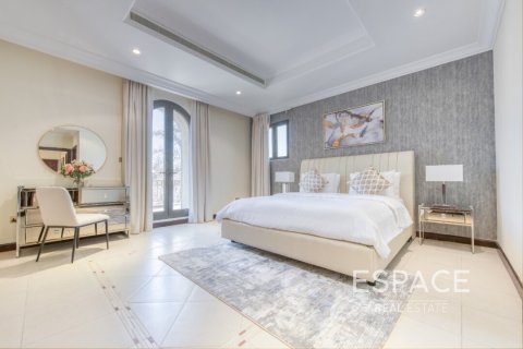Villa in Palm Jumeirah, Dubai 5 bedrooms, 496 sq.m. № 61905 - photo 15