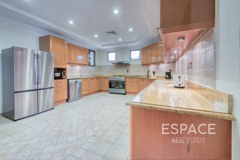 Villa in Palm Jumeirah, Dubai 5 bedrooms, 496 sq.m. № 61905 - photo 5