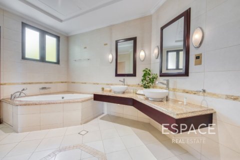 Villa in Palm Jumeirah, Dubai 5 bedrooms, 496 sq.m. № 61905 - photo 8