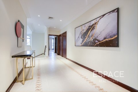 Villa in Palm Jumeirah, Dubai 5 bedrooms, 496 sq.m. № 61905 - photo 7