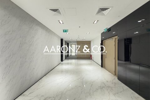 Office in Business Bay, Dubai 392.9 sq.m. № 78371 - photo 18
