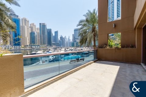 Villa en Dubai Marina, Dubai, 5 dormitorios, 336 m², № 74596 - foto 1