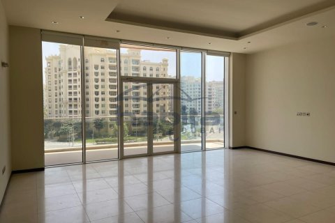 Снять в аренду квартиру в Tiara Residences, Пальма Джумейра, Дубай: 2 спальни, 159м², № 7664 - фото 1