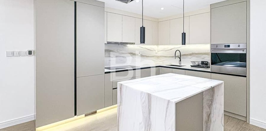 Apartment in Jumeirah Lake Towers, Dubai 2 bedrooms, 110 sq.m. № 56611