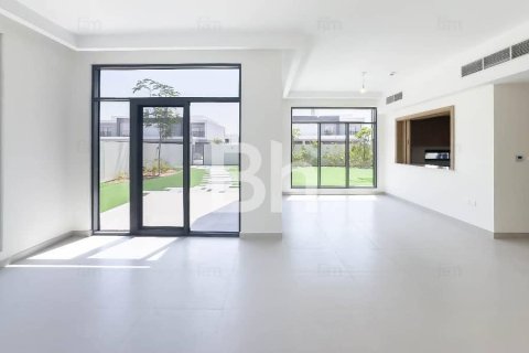 Villa in Dubai South (Dubai World Central), Dubai 4 bedrooms, 252 sq.m. № 56692 - photo 1