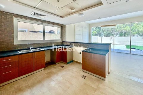 Villa en Jumeirah Park, Dubai, 4 dormitorios, 386 m², № 44792 - foto 6