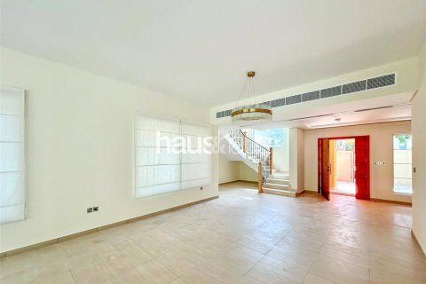 Villa en Jumeirah Park, Dubai, 4 dormitorios, 386 m², № 44792 - foto 3