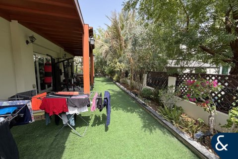 Villa in North Village, Al Furjan, Dubai 4 bedrooms, 600 sq.m. № 98827 - photo 18