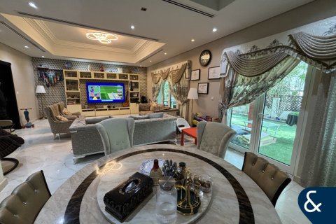 Villa in North Village, Al Furjan, Dubai 4 bedrooms, 600 sq.m. № 98827 - photo 6