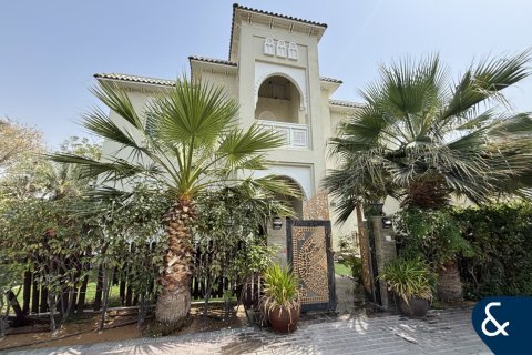 Villa in North Village, Al Furjan, Dubai 4 bedrooms, 600 sq.m. № 98827