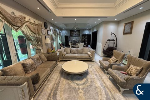 Villa in North Village, Al Furjan, Dubai 4 bedrooms, 600 sq.m. № 98827 - photo 4