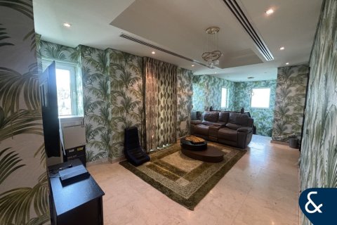 Villa in North Village, Al Furjan, Dubai 4 bedrooms, 600 sq.m. № 98827 - photo 10