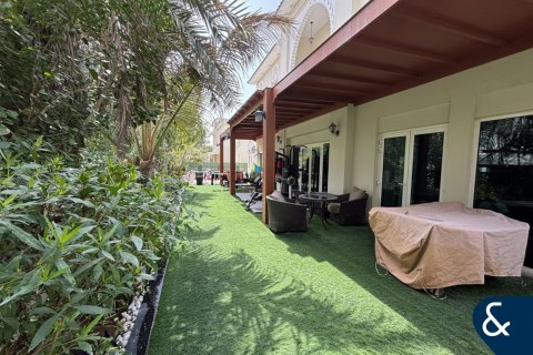 Villa in North Village, Al Furjan, Dubai 4 bedrooms, 600 sq.m. № 98827 - photo 17