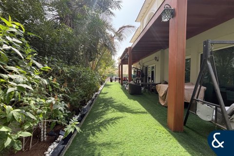 Villa in North Village, Al Furjan, Dubai 4 bedrooms, 600 sq.m. № 98827 - photo 16