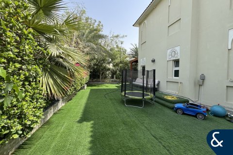 Villa in North Village, Al Furjan, Dubai 4 bedrooms, 600 sq.m. № 98827 - photo 15