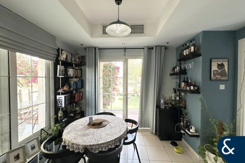 Снять в аренду виллу в The Springs, Дубай: 2 спальни, 157м², № 98824 - фото 3