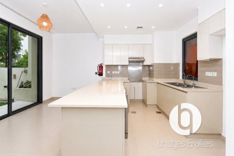 Снять в аренду виллу в Дубай Хилс Эстейт, Дубай: 4 спальни, 224м², № 123216 - фото 7