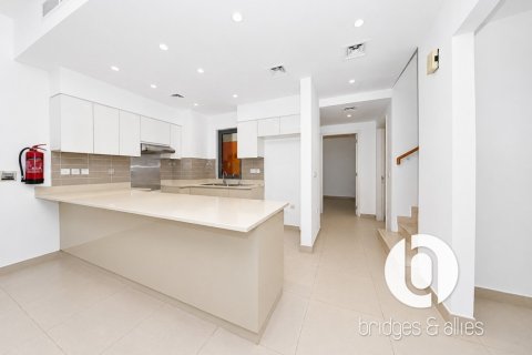 Снять в аренду виллу в Дубай Хилс Эстейт, Дубай: 4 спальни, 224м², № 123216 - фото 6