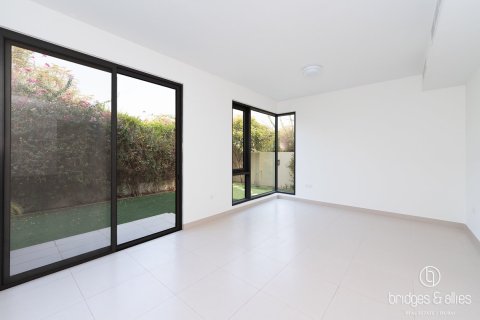 Villa in Dubai Hills Estate, Dubai 4 bedrooms, 229 sq.m. № 123215 - photo 6