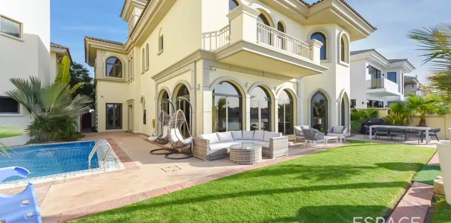 Вилла в Пальме Джумейре, Дубай, 5 спален, 496м², № 62300