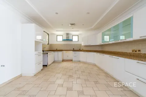 Снять в аренду виллу в Пальме Джумейре, Дубай: 5 спален, 496м², № 62300 - фото 10