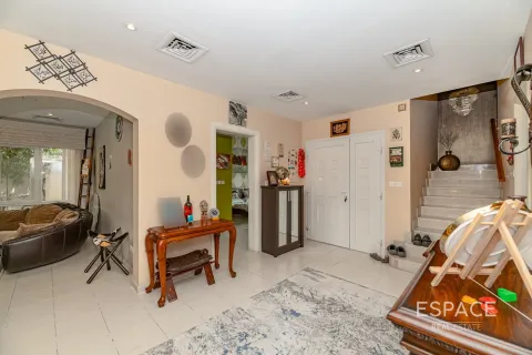 Снять в аренду виллу в Meadows, Дубай: 4 спальни, 563м², № 62299 - фото 8