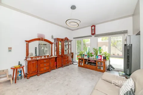 Снять в аренду виллу в Meadows, Дубай: 4 спальни, 563м², № 62299 - фото 2