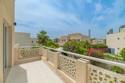 Снять в аренду виллу в Meadows, Дубай: 4 спальни, 563м², № 62299 - фото 17