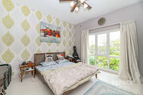 Снять в аренду виллу в Meadows, Дубай: 4 спальни, 563м², № 62299 - фото 6