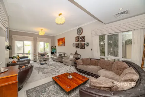 Снять в аренду виллу в Meadows, Дубай: 4 спальни, 563м², № 62299 - фото 1