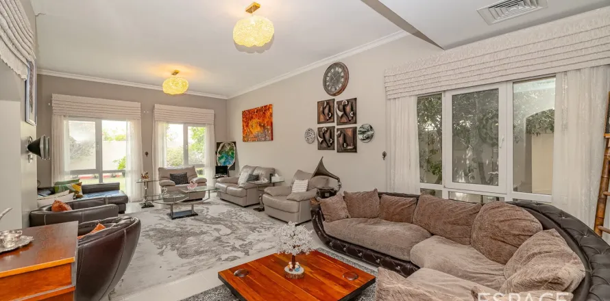 Вилла в Meadows, Дубай, 4 спальни, 563м², № 62299