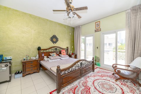 Снять в аренду виллу в Meadows, Дубай: 4 спальни, 563м², № 62299 - фото 12