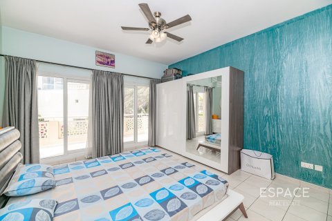 Снять в аренду виллу в Meadows, Дубай: 4 спальни, 563м², № 62299 - фото 11