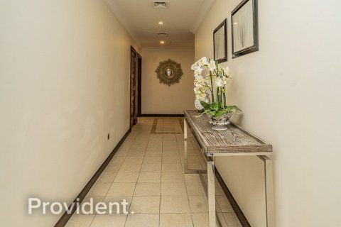 Villa in Palm Jumeirah, Dubai 4 bedrooms, 622.4 sq.m. № 2642 - photo 19