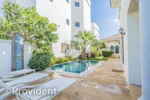 Villa in Palm Jumeirah, Dubai 4 bedrooms, 622.4 sq.m. № 2642 - photo 2