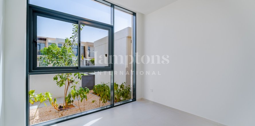 Adosado en Dubai South (Dubai World Central), Dubai, 4 dormitorios, 231.01 m², № 70922